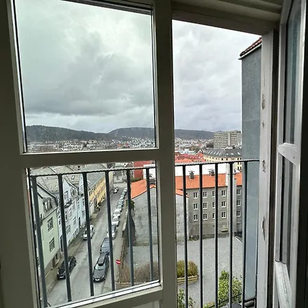 Sjarmerende Bolig Like Ved Togstasjonen Habitación en casa particular Bergen