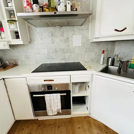 Sjarmerende Bolig Like Ved Togstasjonen Δωμάτια σε οικογενειακή κατοικία Μπέργκεν