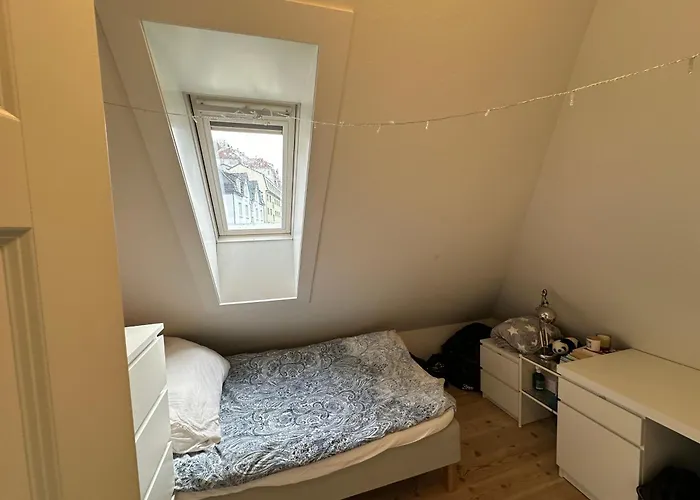 Accommodatie bij particulieren Sjarmerende Bolig Like Ved Togstasjonen *