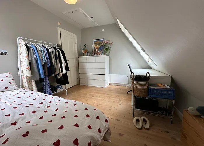 Sjarmerende Bolig Like Ved Togstasjonen منزل للإقامة