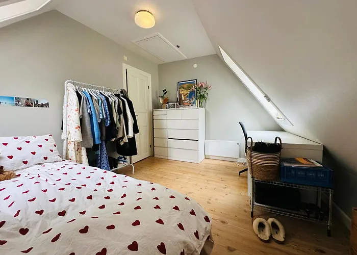 Accommodatie bij particulieren Sjarmerende Bolig Like Ved Togstasjonen *