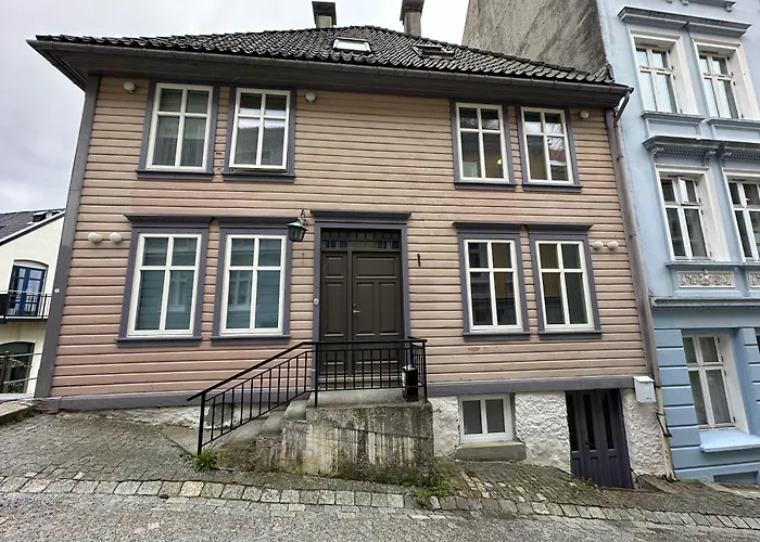 Sjarmerende Bolig Like Ved Togstasjonen Accommodatie bij particulieren Bergen
